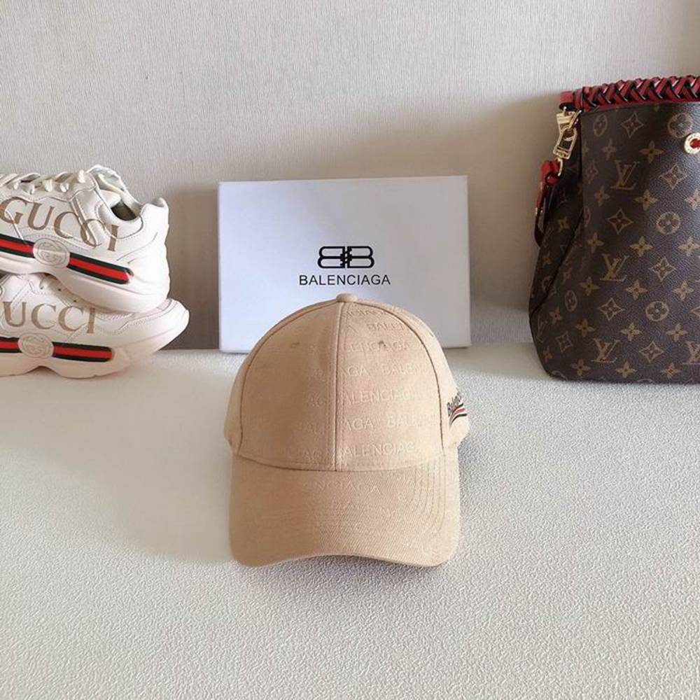 Ba*len*cia*ga hat